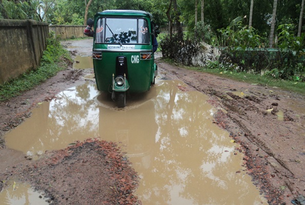 &lsquo;ইতারে রাস্তা কয়নি&rsquo; 